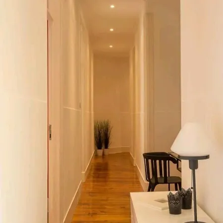Anjos 3 Bedroom With Balcony Lisbona