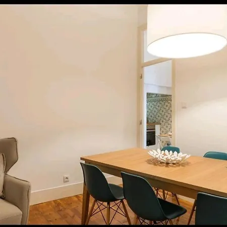 Anjos 3 Bedroom With Balcony דירה